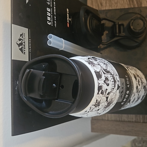 Hydrapeak 40oz Bottle Artisan Collection Skulls and Flowers - Picture 7 of 7